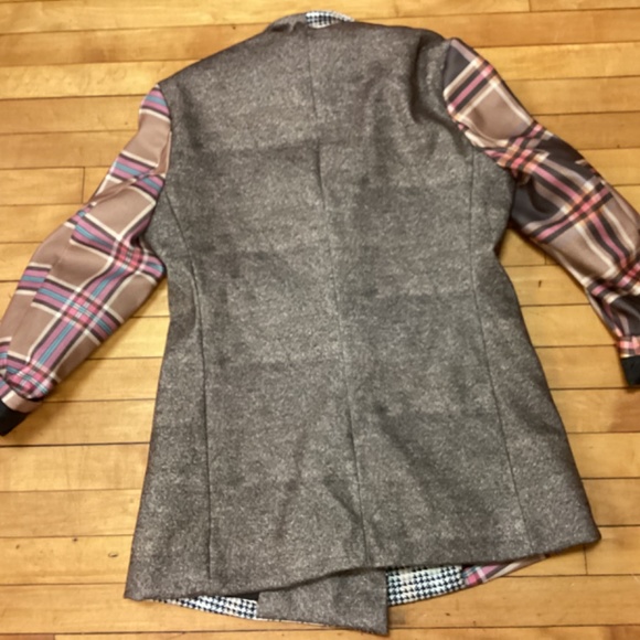 Blazer - Picture 3 of 3